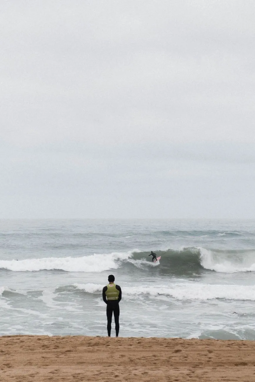 Surfers: know when your break switches on